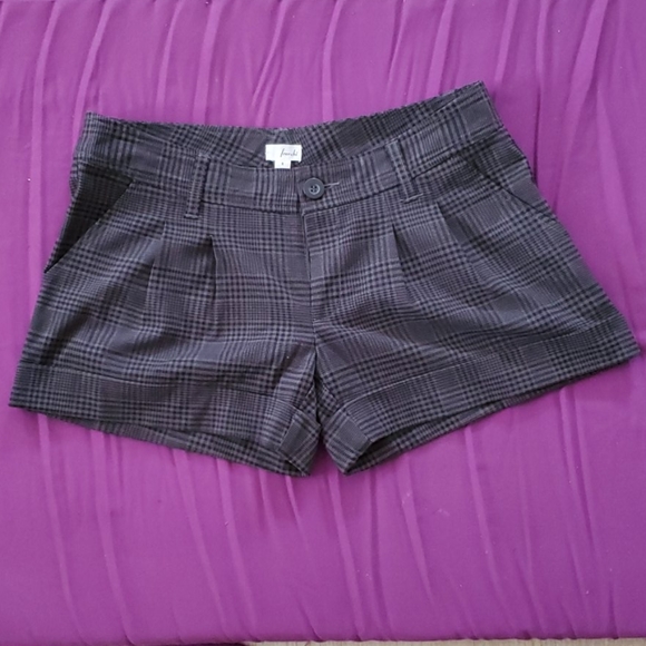 Shorts - Picture 1 of 4